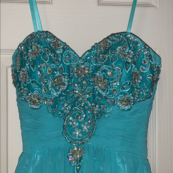 Bee Darlin Size 6 Short Formal Dress - Picture 2 of 6